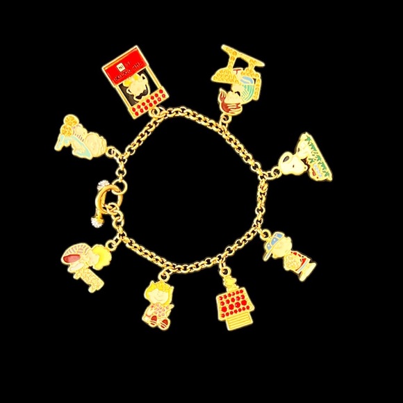 THE DANBURY MINT PEANUTS
CHARMS BRACELET GOLD WITH RHINESTONE RARE/ COLLECTIBLE - Picture 2 of 16